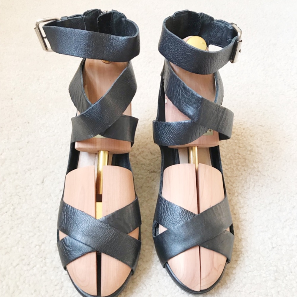 EUC DOLCE VITA Black Leather Gladiator Sandals 8.5